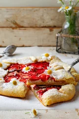 Foto op Plexiglas Rustic strawberry tart..style rustic © zoryanchik