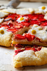 Rustic strawberry tart..style rustic