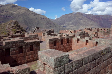 Fototapeta na wymiar The Inti Watana temple complex of the Pisac Inca ruins