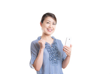 日本人女性 白背景 笑顔 スマートフォン