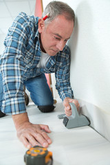 tiler marks the tile during the floor installation