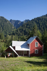 Fototapeta na wymiar Little red mountain house