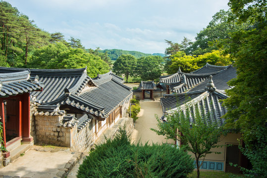 Dosanseowon Confucian Academy is where former scholars and students from Korea studied