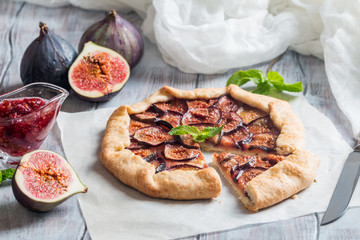 Homemade figs galette