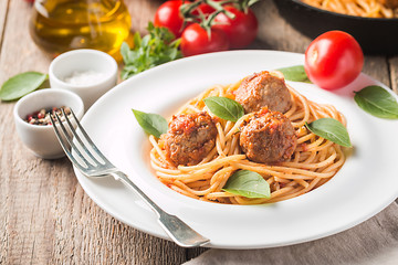 Spaghetti pasta with meatballs