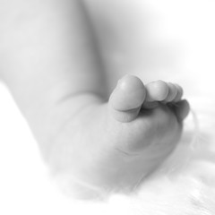 Obraz premium Baby feet - selective focus
