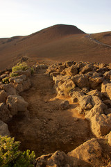 Pakaoao (Pa’kaoao) hiking trail leading to a perfect viewpoint to watch sunrise at Haleakala Crater