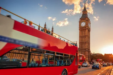 Tableaux ronds sur aluminium brossé Bus rouge de Londres Big Ben with double decker bus against sunset in London, England, UK