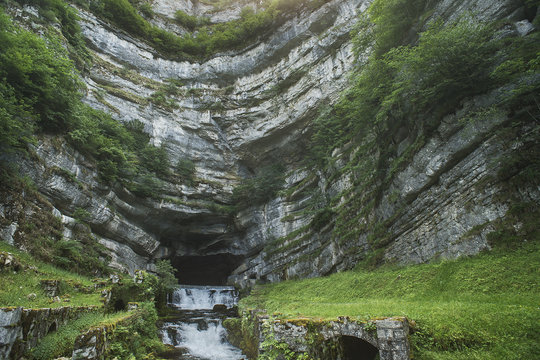 Quelle des Flusses "Loue" bei Ouhans, Jura, Frankreich