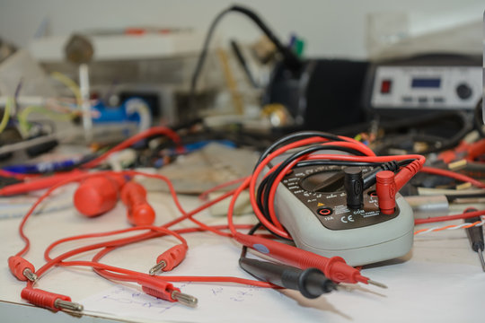 Technische Ausr&uuml;stung am Arbeitsplatz