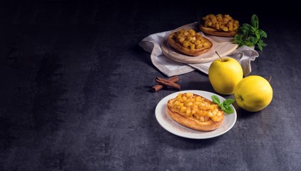 Apple fruit spread with cinnamon and fruit pieces