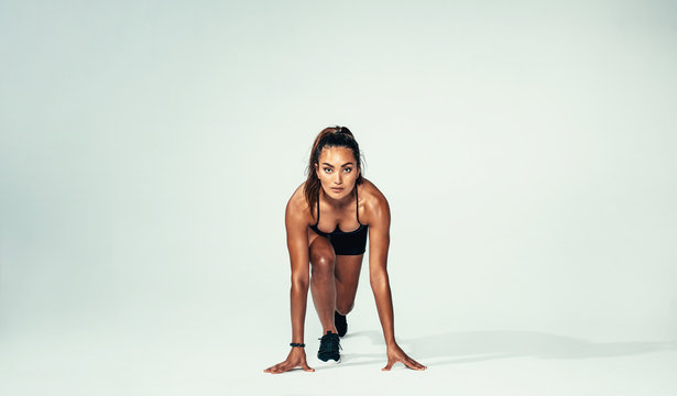 Fototapeta Confident female athlete ready for running