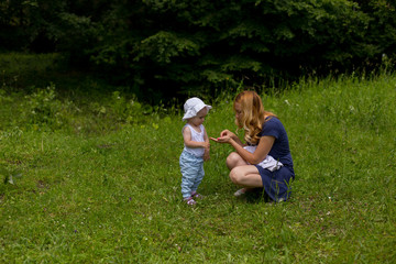 Fototapeta premium Mother showing something to her baby girl