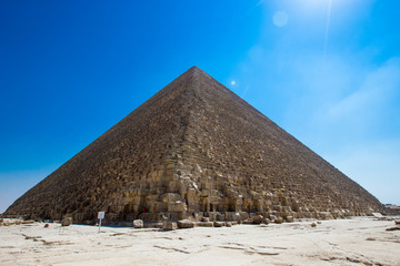 Obraz na płótnie Canvas pyramids with a beautiful sky of Giza in Cairo, Egypt.