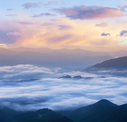 Fototapeta na wymiar Cloudy sunrise at Smoky Mountains