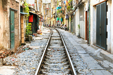Obraz na płótnie Canvas Hanoi Alley and Train Tracks - Vietnam