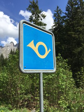 Signal Verkehrsschild Bergpoststrasse Schweiz