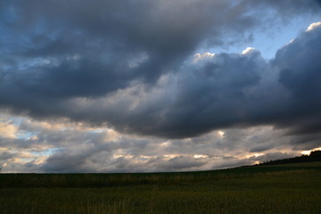 Fototapeta na wymiar Wolken am frühen Morgen