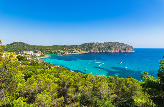 Spanien Mittelmeer Küste Bucht Mallorca Aussicht auf Camp de Mar