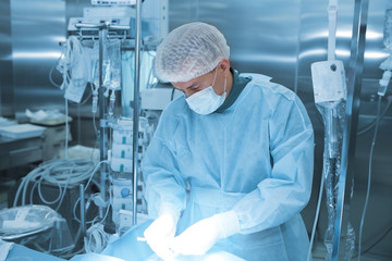 Male doctor preparing to the surgery