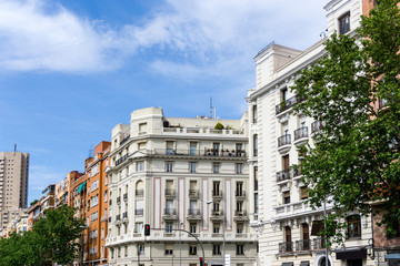 Fototapeta na wymiar street view of downtown madrid, The city has a population of almost 3.2 million