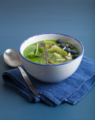 green smoothie bowl spinach kiwi blueberry lime banana with chia seed