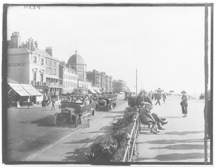 East Parade at Worthing  West Sussex. Date: 1922