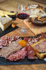 assortiments charcuteries fromages
