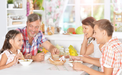 Obraz na płótnie Canvas Family with kids having breakfast