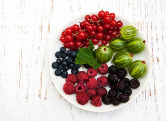 plate with berries