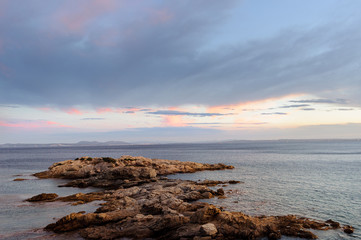 Camino de ronda en la costa brava en Rosas, Cataluña, España