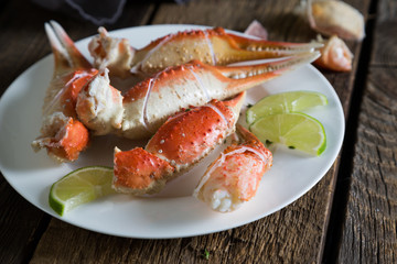 Boiled crab claws