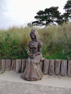Die Holzfigur