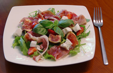 Ham with figs and rucola