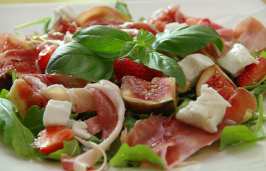 Figs with ham and rucola