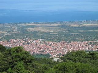 Fototapeta premium blick auf litochoro , am fuße des olymp