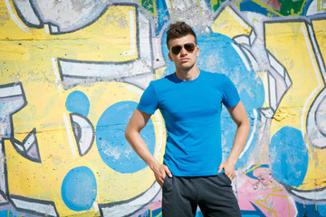 Obraz premium Młody atletyczny mężczyzna