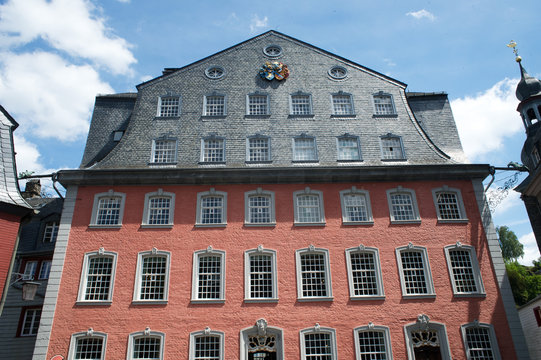 Het rode huis in Monschau in de Duitse Eifel