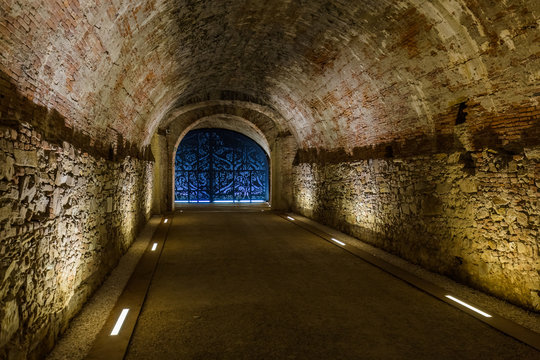 Fototapeta Underground tunnel in Lucca Italia