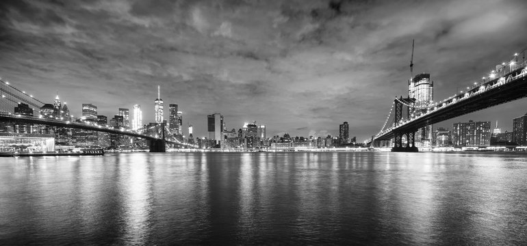 Brooklyn Bridge and Manhattan Bridge at night, New York City, USA.