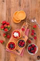 Tartlets with forest fruits. 
