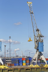 Fototapeta na wymiar container harbour 