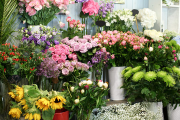 Fototapeta na wymiar Beautiful colorful flowers in shop