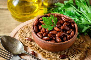 Boiled red beans in ceramic bowl.