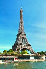 Fototapeta premium The Beautiful Eiffel Tower in Paris, France