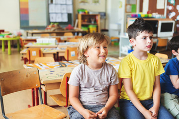 Obraz premium Two concentrated 4-5 year old boys in classroom