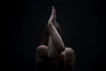 Stoff pro Meter Frau, die Yoga praktiziert © BGStock72