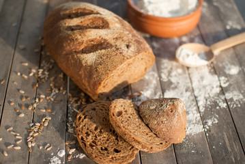 Inegral bread slices on a table