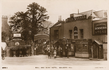 Bull and Bush  Hampstead. Date: circa 1905