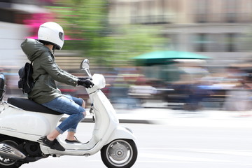 moto en ciudad